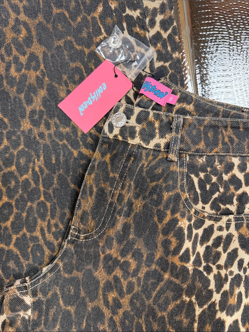 Edikted Low Rise Leopard Jeans - never worn - Picture 5 of 5